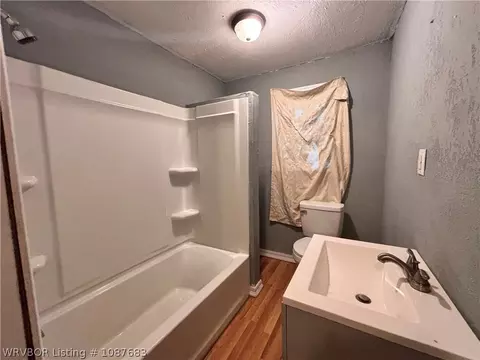 Bath - 204 Choctaw St, Hackett, AR 72937 photo 2 of 3