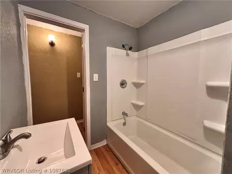 Bath - 204 Choctaw St, Hackett, AR 72937 photo 3 of 3