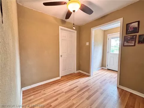 Entry Way - 204 Choctaw St, Hackett, AR 72937 photo 2 of 5