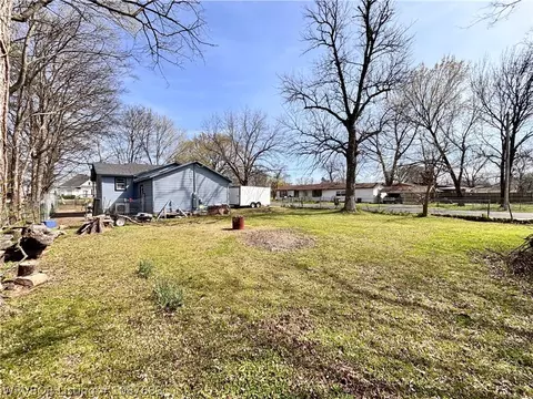 Exterior - 204 Choctaw St, Hackett, AR 72937 photo 6 of 17