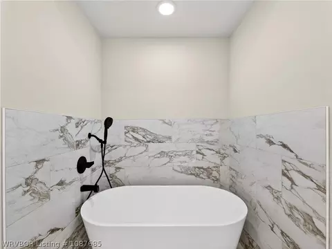 Bath - 404 Rock Ct, Lavaca, AR 72941 photo 3 of 4
