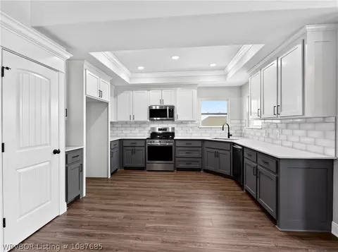 Kitchen - 404 Rock Ct, Lavaca, AR 72941 photo 1 of 2