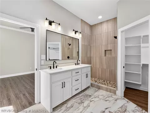 Bath - 404 Rock Ct, Lavaca, AR 72941 photo 2 of 4