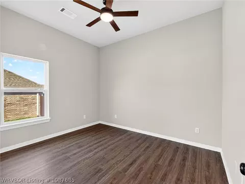 Bedroom - 404 Rock Ct, Lavaca, AR 72941 photo 3 of 3