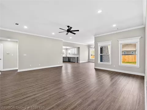 Living - 404 Rock Ct, Lavaca, AR 72941 photo 2 of 4