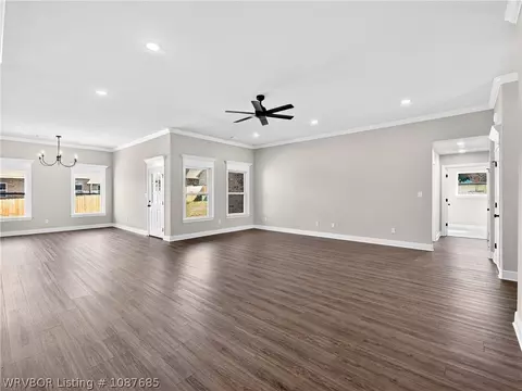 Living - 404 Rock Ct, Lavaca, AR 72941 photo 3 of 4