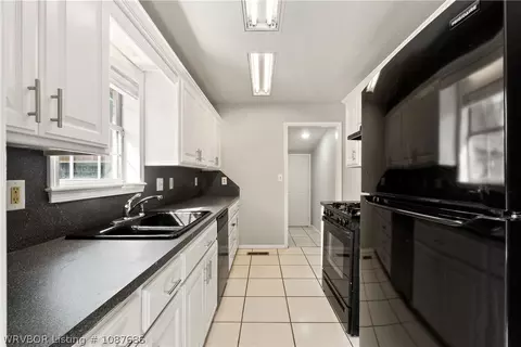 Kitchen - 2009 S V St, Fort Smith, AR 72901 photo 1 of 2