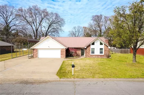 921 E Helen St, Sallisaw, OK 74955