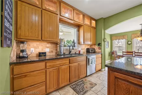 Kitchen - 12800 James Fork Rd, Hartford, AR 72938 photo 4 of 5