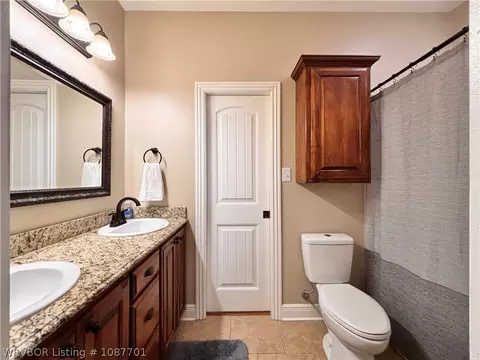Bath - 12912 Diamond Ln, Fort Smith, AR 72916 photo 4 of 7