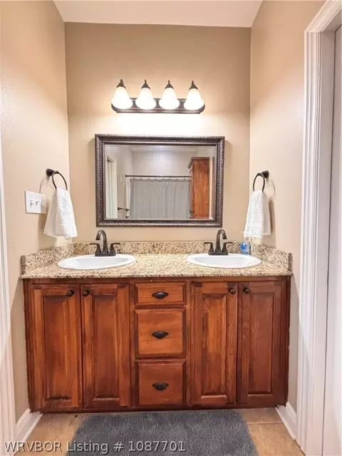 Bath - 12912 Diamond Ln, Fort Smith, AR 72916 photo 6 of 7