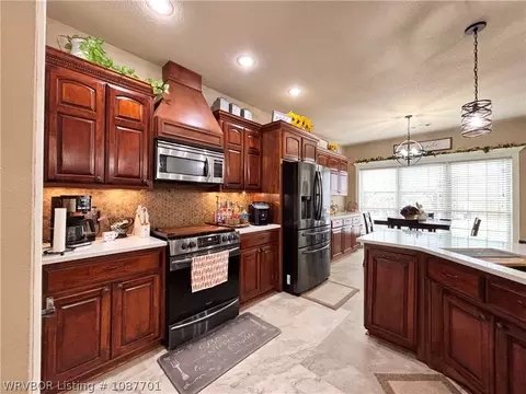 Kitchen - 12912 Diamond Ln, Fort Smith, AR 72916 photo 4 of 7