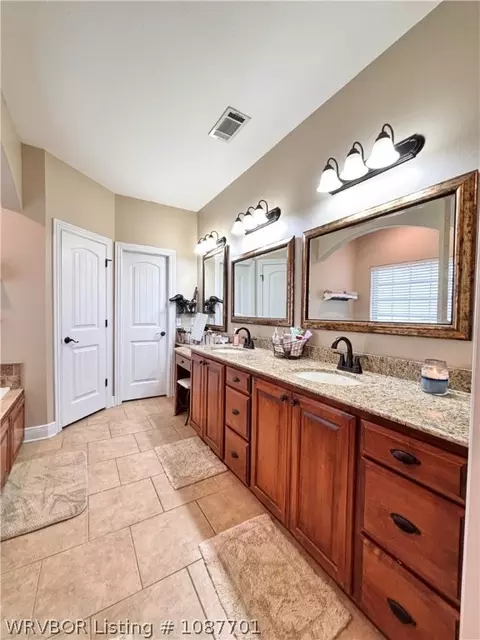 Bath - 12912 Diamond Ln, Fort Smith, AR 72916 photo 1 of 7