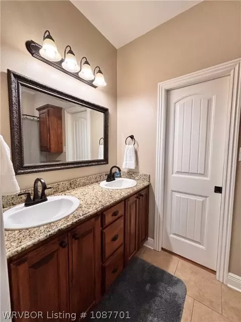 Bath - 12912 Diamond Ln, Fort Smith, AR 72916 photo 7 of 7