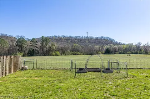 Exterior - 1606 Crystal Ct, Fort Smith, AR 72916 photo 6 of 14