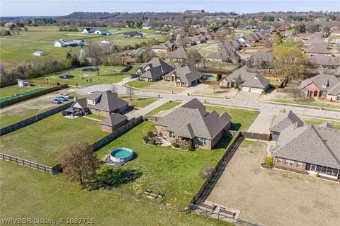 View/Area - 1606 Crystal Ct, Fort Smith, AR 72916 photo 2 of 9