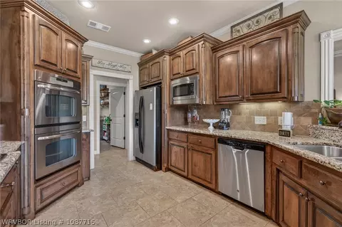 Kitchen - 1606 Crystal Ct, Fort Smith, AR 72916 photo 3 of 4