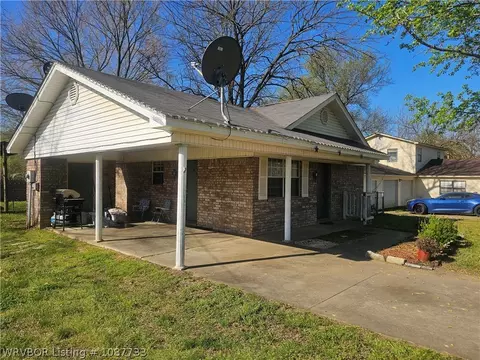 Exterior - 800 E Wahl St, Paris, AR 72855 photo 4 of 5
