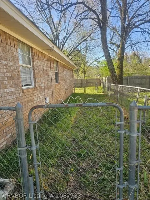 Exterior - 800 E Wahl St, Paris, AR 72855 photo 2 of 5