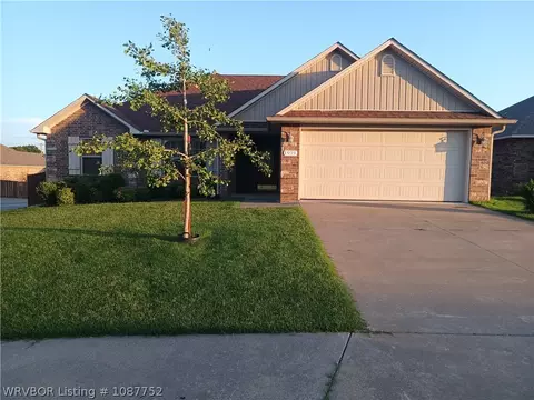 1921 Sitka Ln, Barling, AR 72923