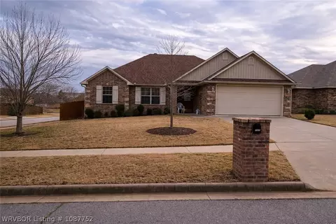 1921 Sitka Ln, Barling, AR 72923