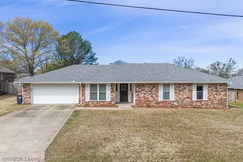 1509 N 11th St, Van Buren, AR 72956