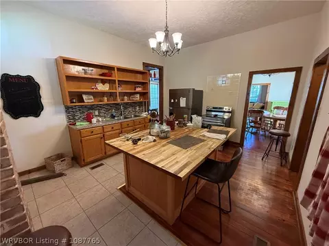 Kitchen - 1110 N 5th St, Fort Smith, AR 72901 photo 2 of 3