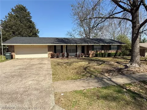 1707 Fryar Dr, Sallisaw, OK 74955