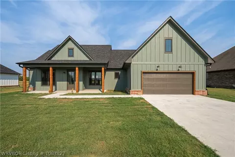 2032 Prairie Fire Dr, Sallisaw, OK 74955