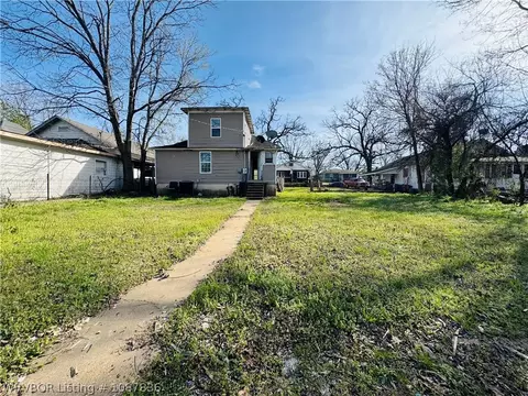 Exterior - 1805 T St, Fort Smith, AR 72901 photo 2 of 3