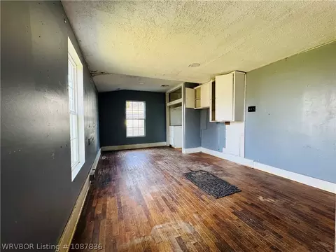 Living - 1805 T St, Fort Smith, AR 72901 photo 4 of 4