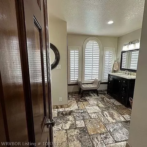 Bath - 5709 Hardscrabble Way, Fort Smith, AR 72903 photo 2 of 6