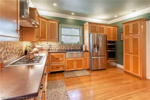 Kitchen - 1232 Elizabeth Ln, Fort Smith, AR 72903 photo 3 of 4