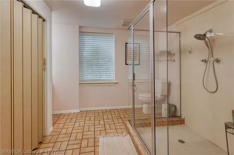 Bath - 1232 Elizabeth Ln, Fort Smith, AR 72903 photo 4 of 5