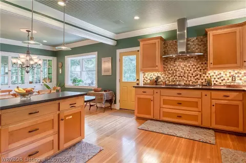 Kitchen - 1232 Elizabeth Ln, Fort Smith, AR 72903 photo 2 of 4