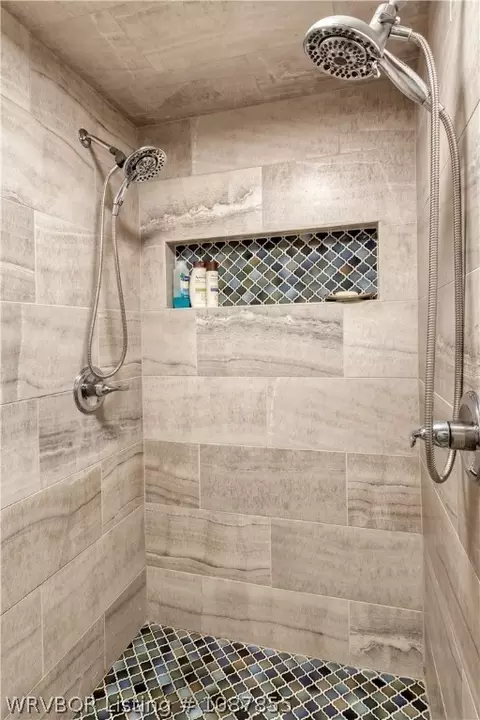 Bath - 1232 Elizabeth Ln, Fort Smith, AR 72903 photo 2 of 5