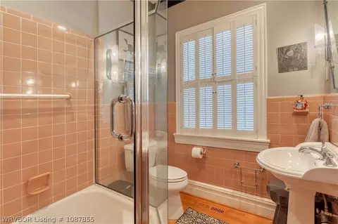 Bath - 1232 Elizabeth Ln, Fort Smith, AR 72903 photo 3 of 5