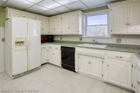 Kitchen - 6501 Bolton Rd, Fort Smith, AR 72903 photo 1 of 4
