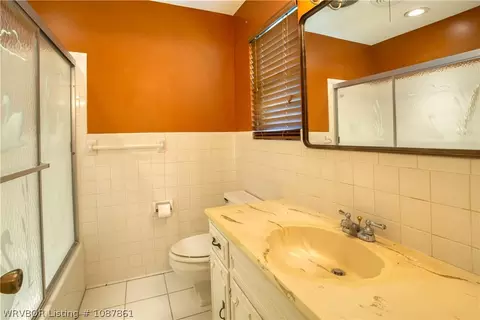 Bath - 6501 Bolton Rd, Fort Smith, AR 72903 photo 2 of 3
