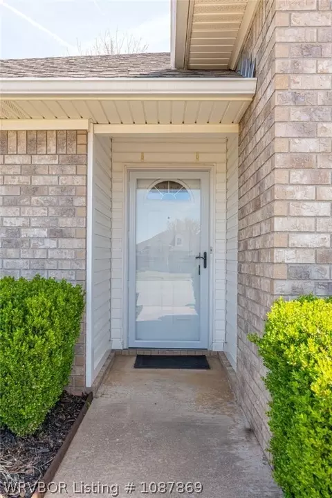Entry Way - 7215 Red Pine Dr, Fort Smith, AR 72916 photo 1 of 2