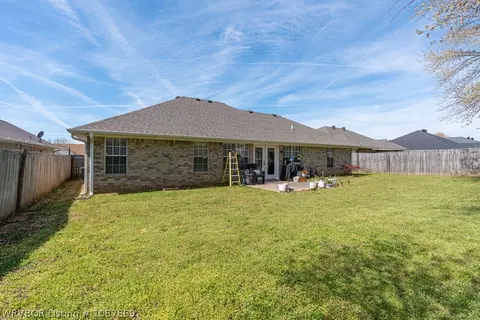Exterior - 7215 Red Pine Dr, Fort Smith, AR 72916 photo 6 of 8
