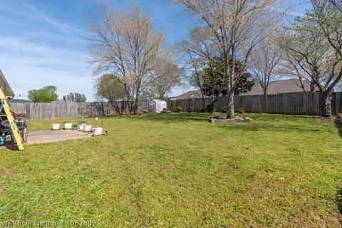 Exterior - 7215 Red Pine Dr, Fort Smith, AR 72916 photo 7 of 8