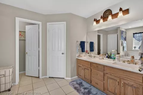 Bath - 7215 Red Pine Dr, Fort Smith, AR 72916 photo 1 of 2