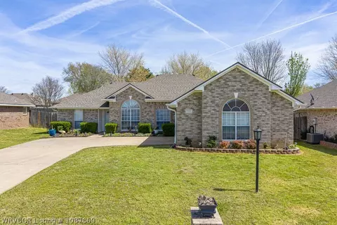 7215 Red Pine Dr, Fort Smith, AR 72916
