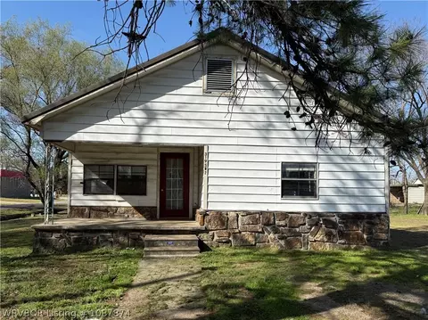 319 SW 2nd St, Spiro, OK 74959
