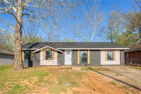 105 S 42nd St, Van Buren, AR 72956