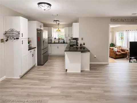 Kitchen - 4505 Park Rd, Lavaca, AR 72941 photo 3 of 4