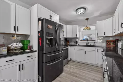Kitchen - 4505 Park Rd, Lavaca, AR 72941 photo 1 of 3