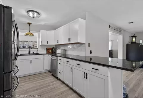 Kitchen - 4505 Park Rd, Lavaca, AR 72941 photo 3 of 3