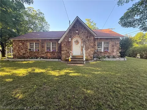 1102 School St, Ozark, AR 72949
